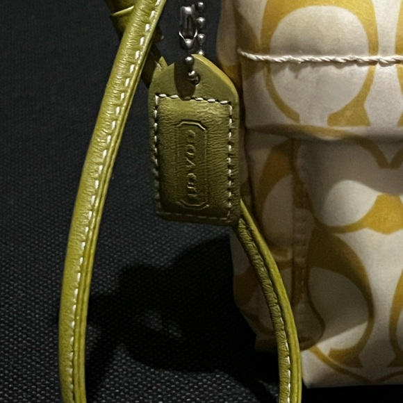 EUC COACH satin signature logo wristlet with green, hang tag and strap - Picture 3 of 10
